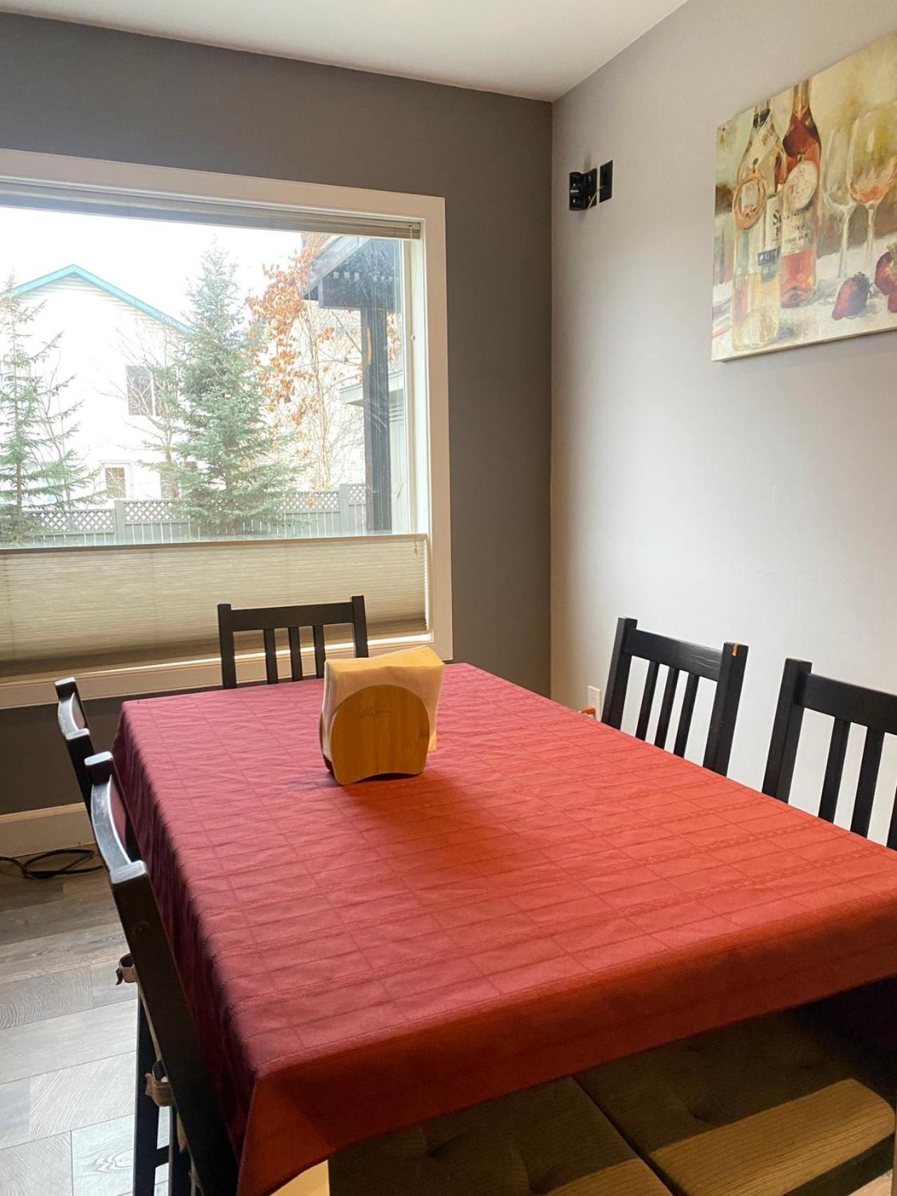 Lovely Home YYC Екстериор снимка